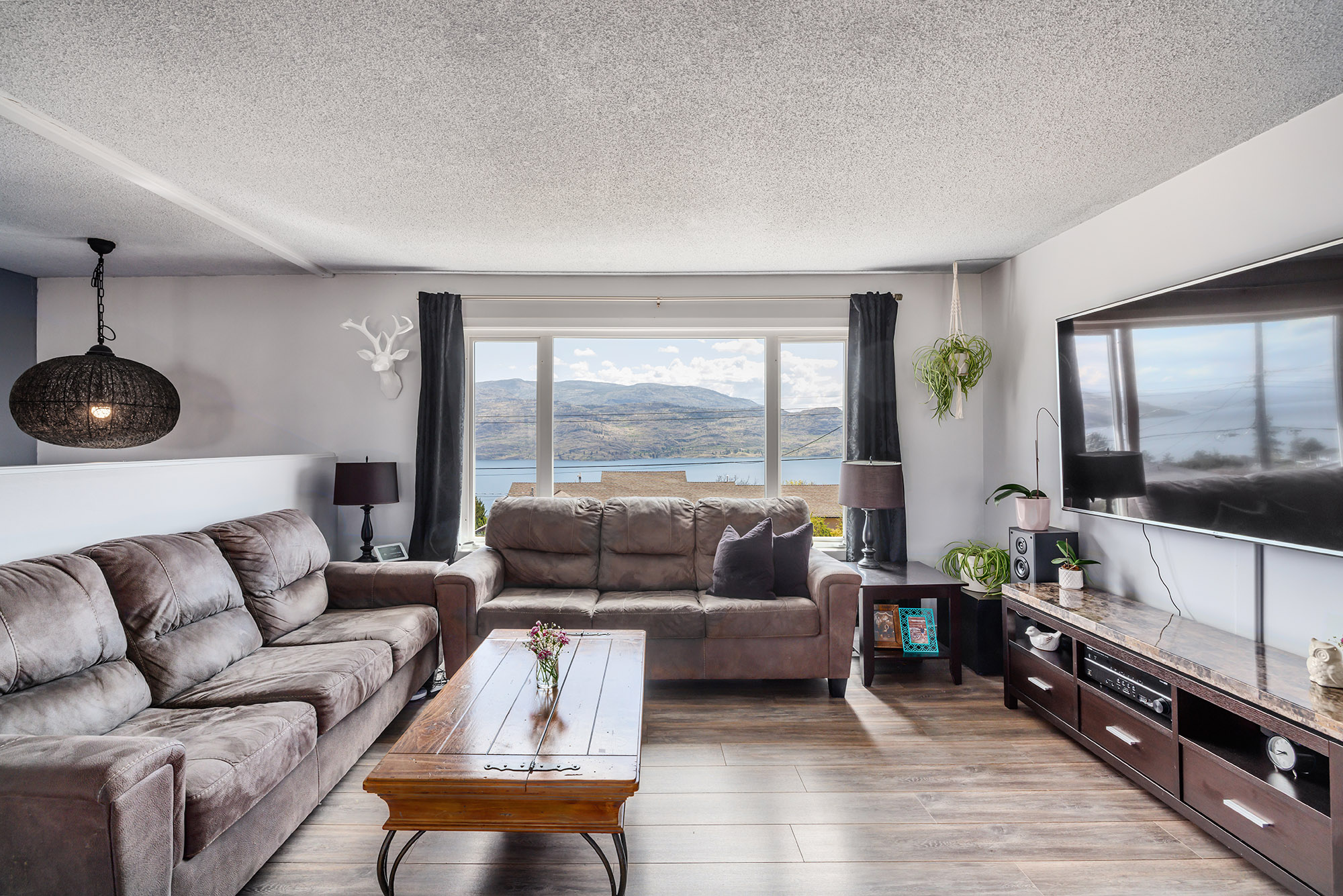 6132 Wilson Road Peachland V0H 1X7