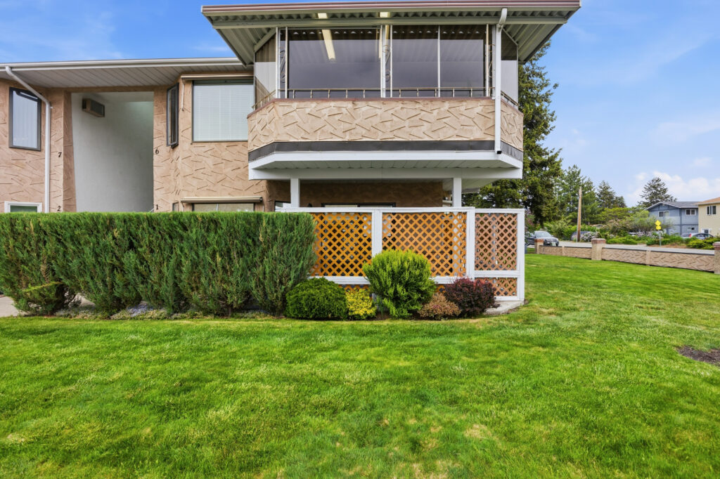 14004 Victoria Road N 1 Summerland V0H 1Z0