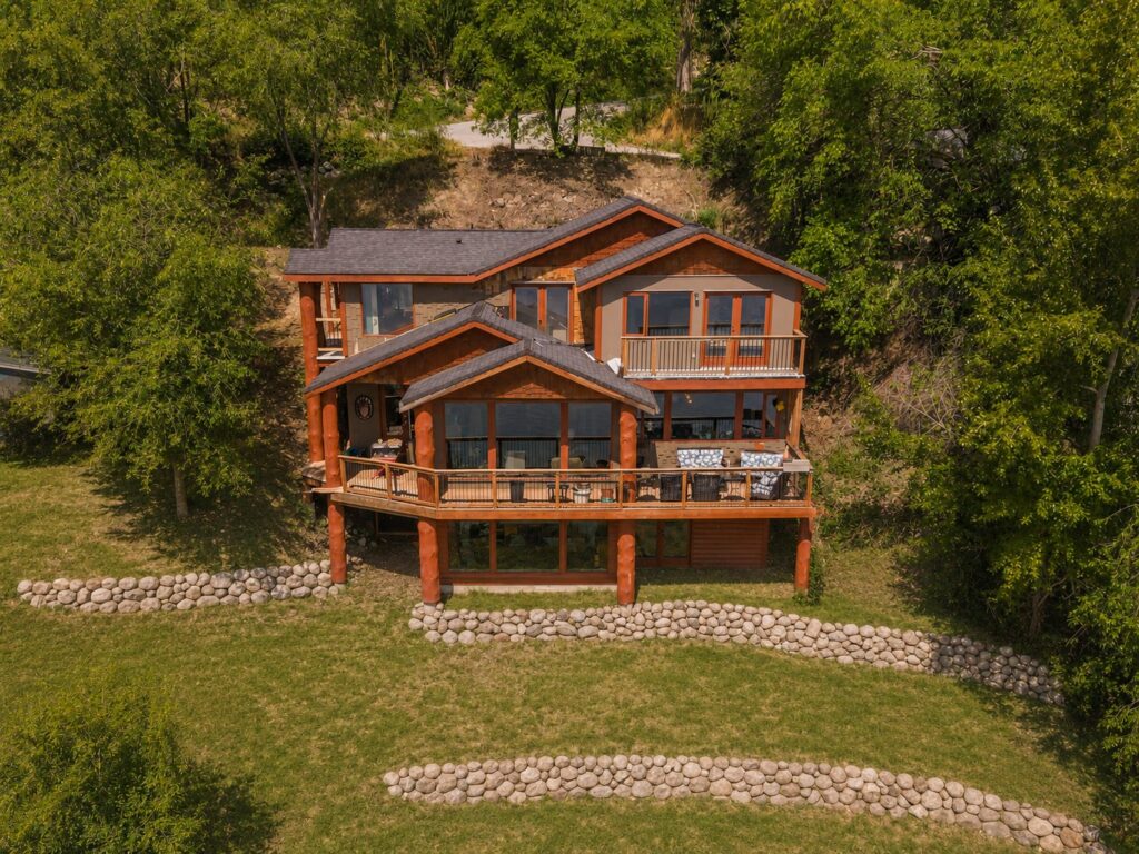 6261 Renfrew Road Peachland V0H 1X7