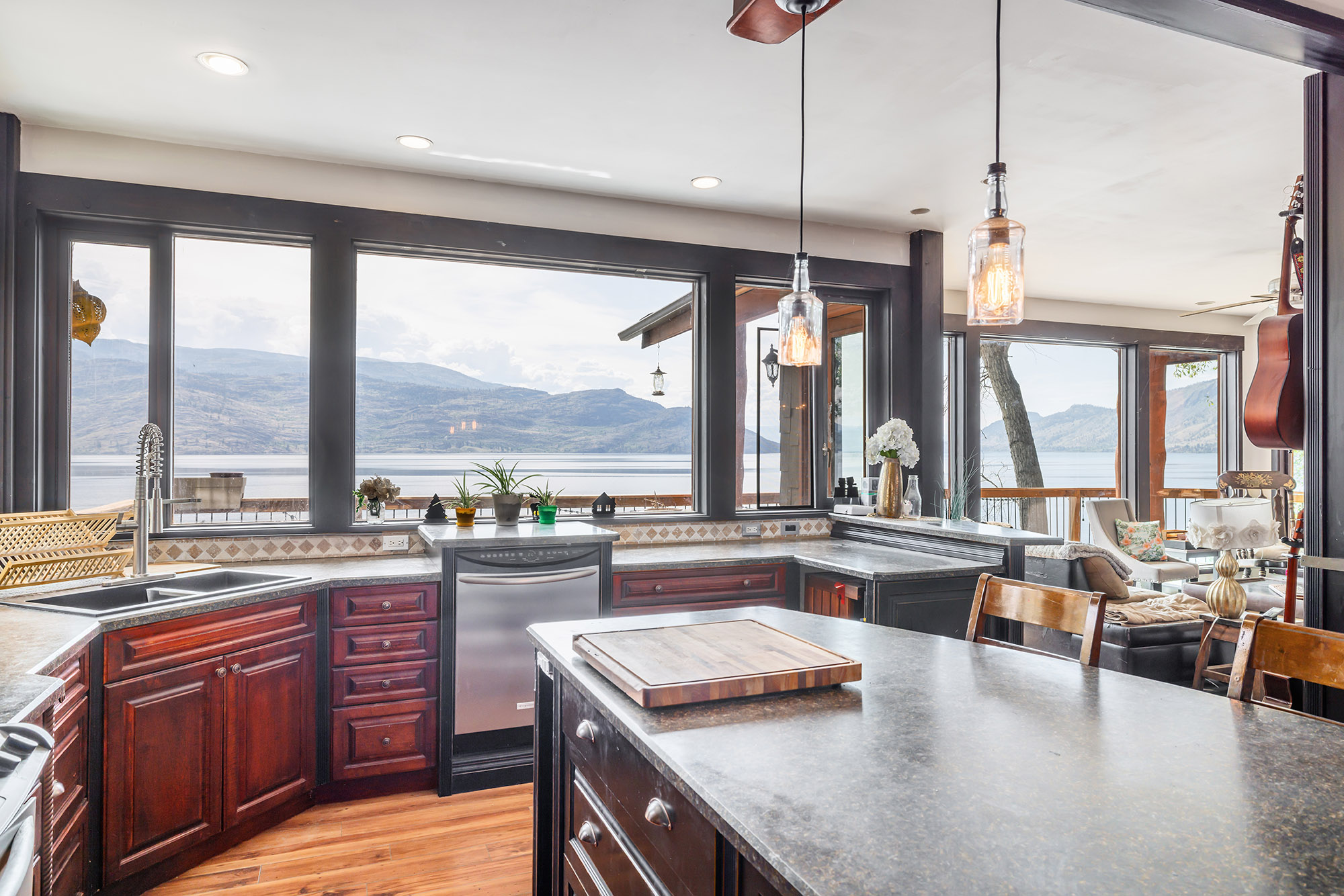 6261 Renfrew Road Peachland V0H 1X7