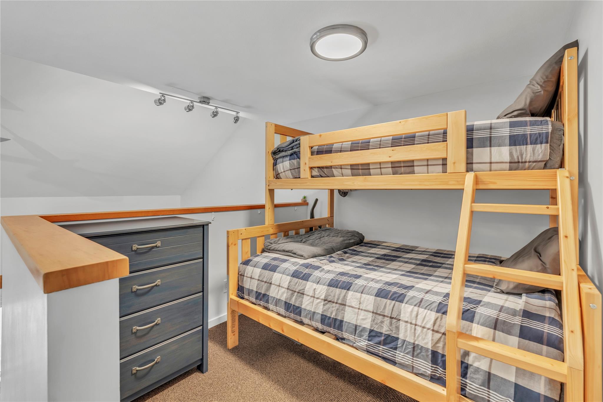 156 Clearview Crescent 101 Apex Mountain V2A 0E2