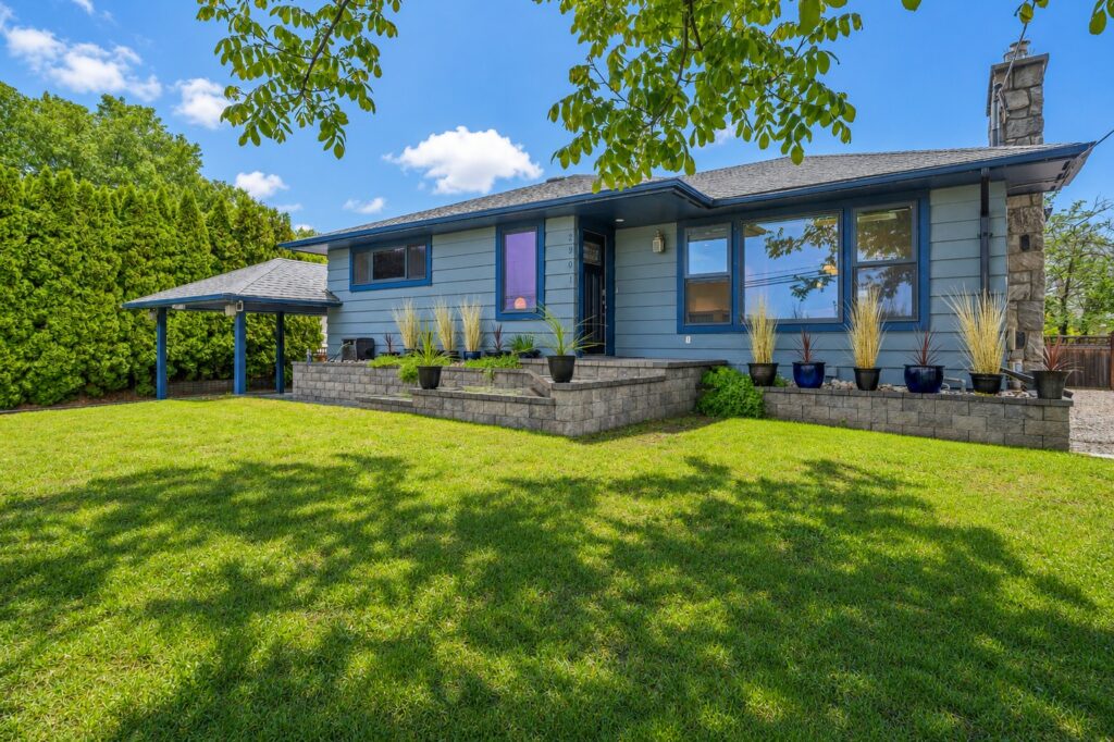 2301 Tait Street Summerland V0H 1Z4