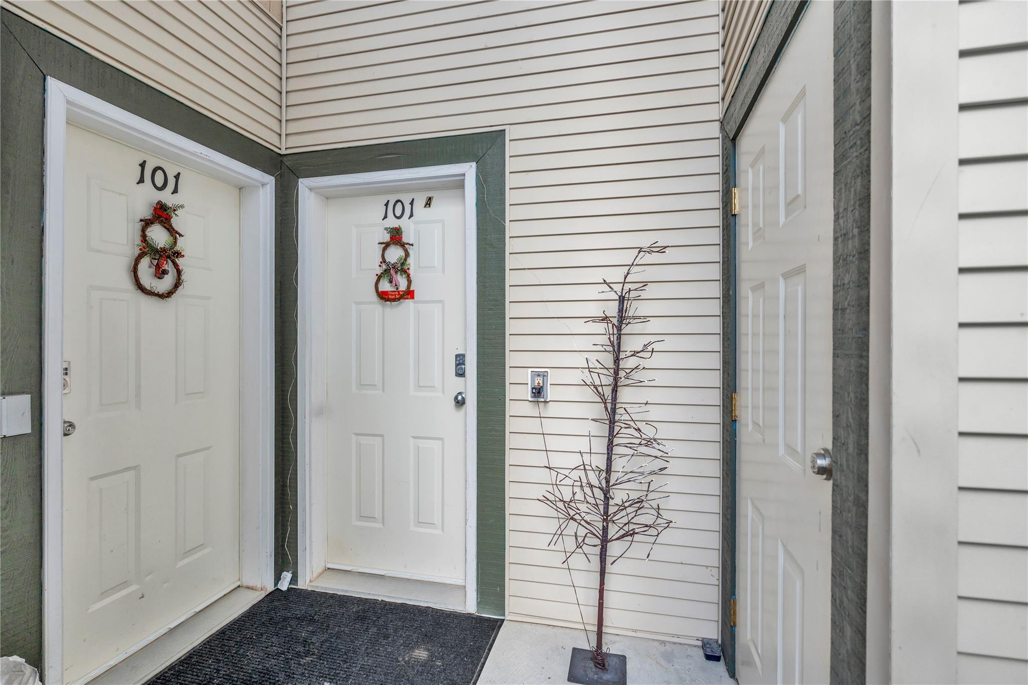 156 Clearview Crescent 101 Apex Mountain V2A 0E2