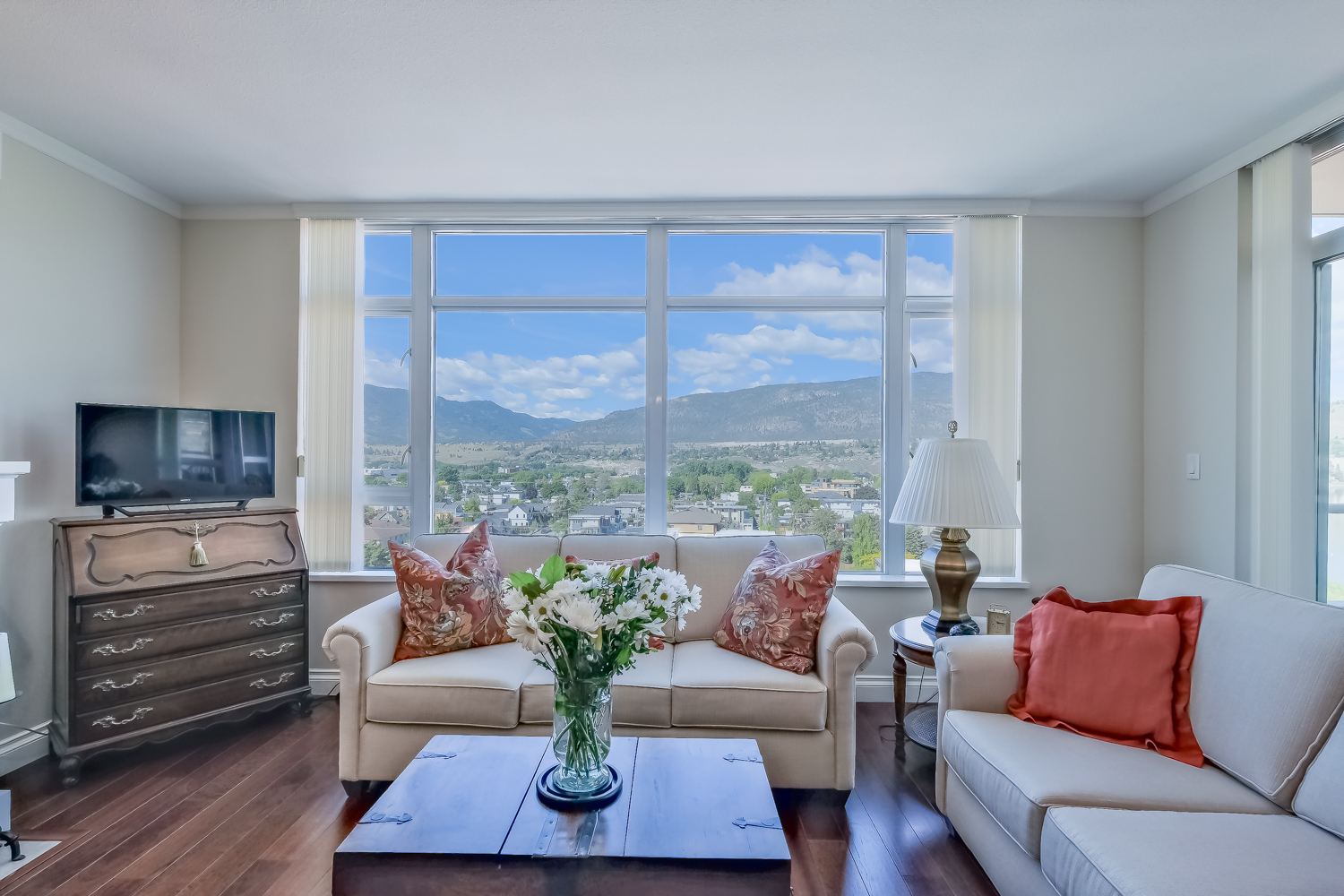 160 Lakeshore Drive 1007 Penticton V2A 9C2