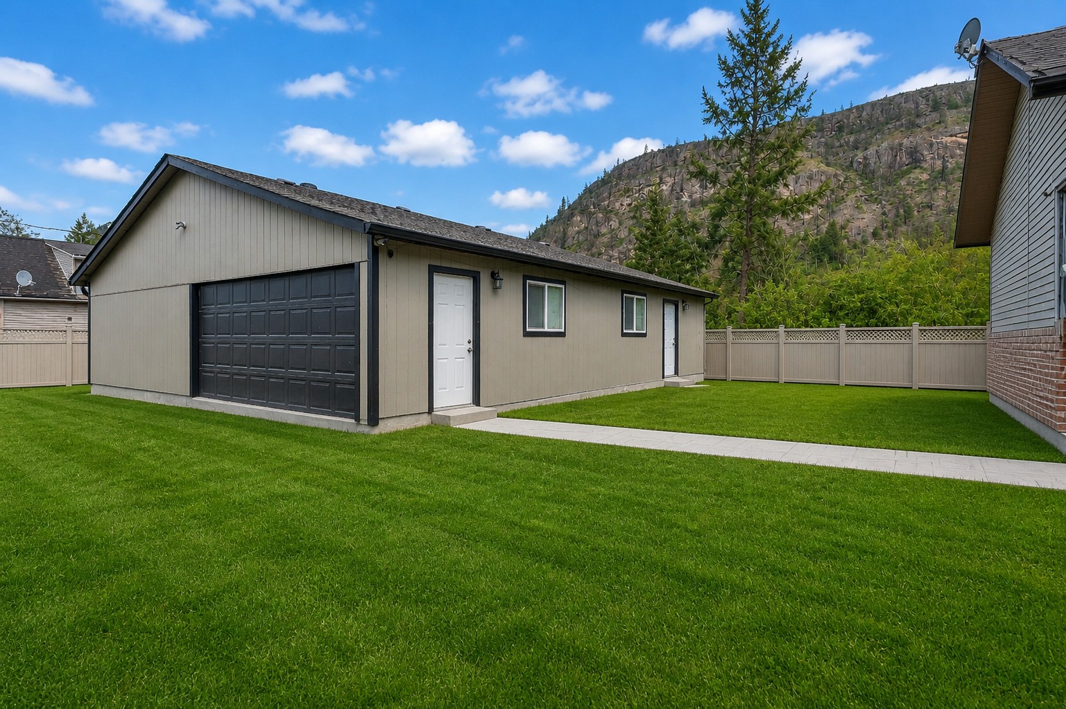 523 Grand Oro Road Kaleden V0H 1K0