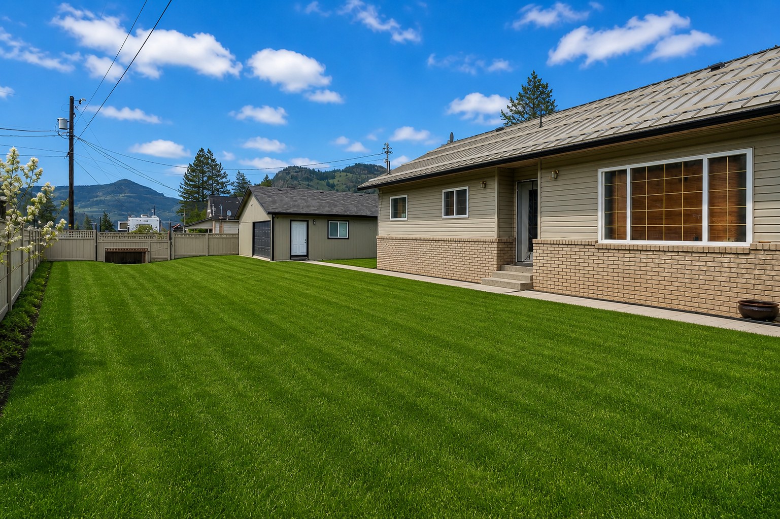 523 Grand Oro Road Kaleden V0H 1K0