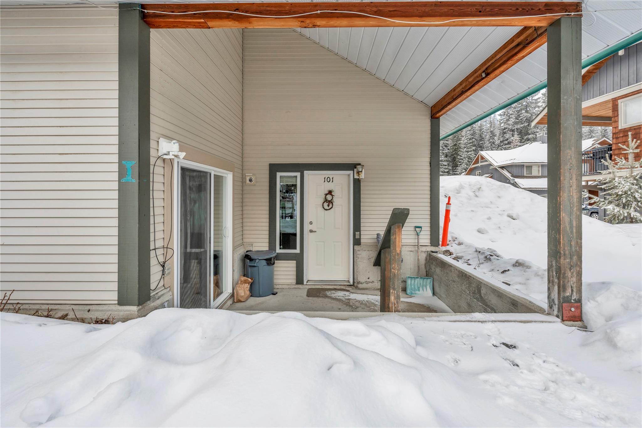 156 Clearview Crescent 101 Apex Mountain V2A 0E2