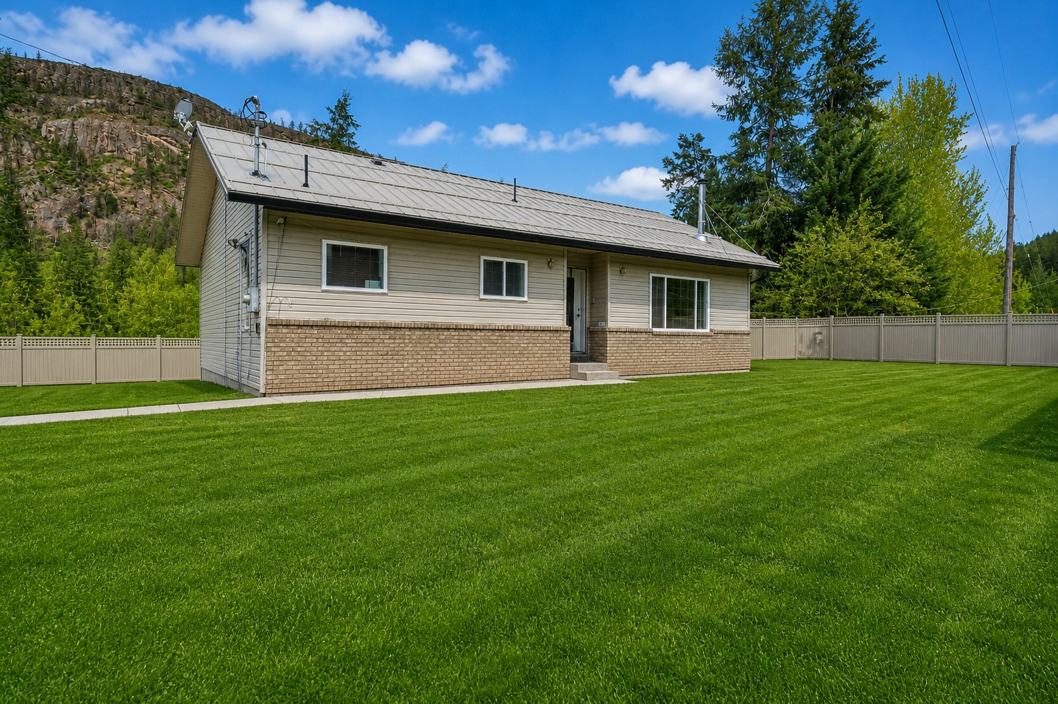 523 Grand Oro Road Kaleden V0H 1K0