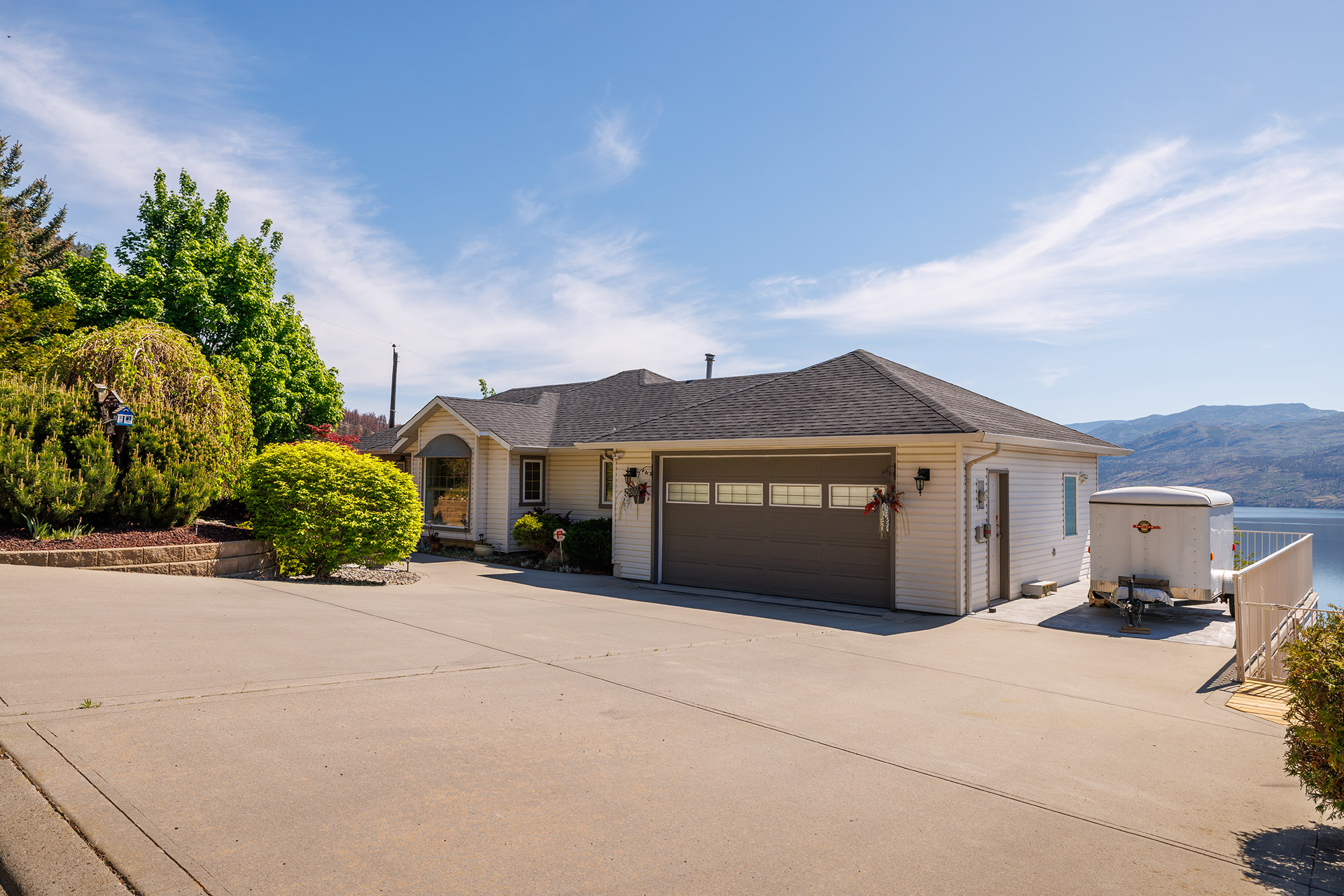 5273 Sutherland Road Peachland V0H 1X2
