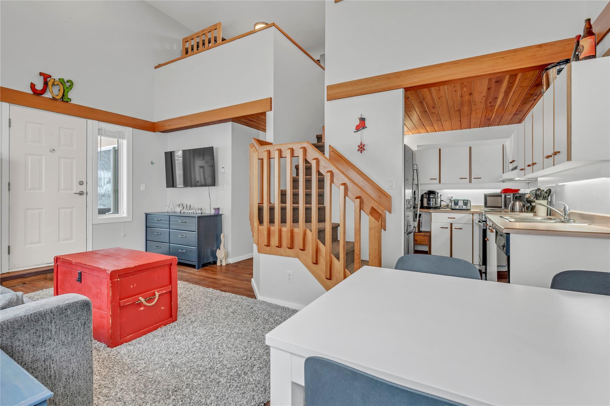 156 Clearview Crescent 101 Apex Mountain V2A 0E2