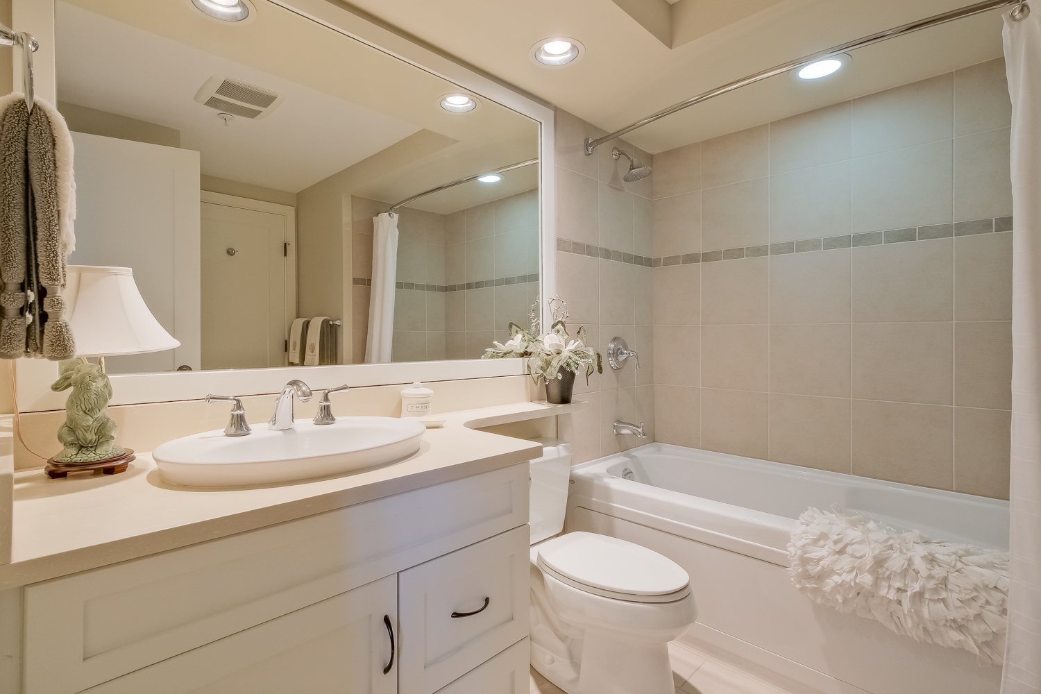 160 Lakeshore Drive 1007 Penticton V2A 9C2