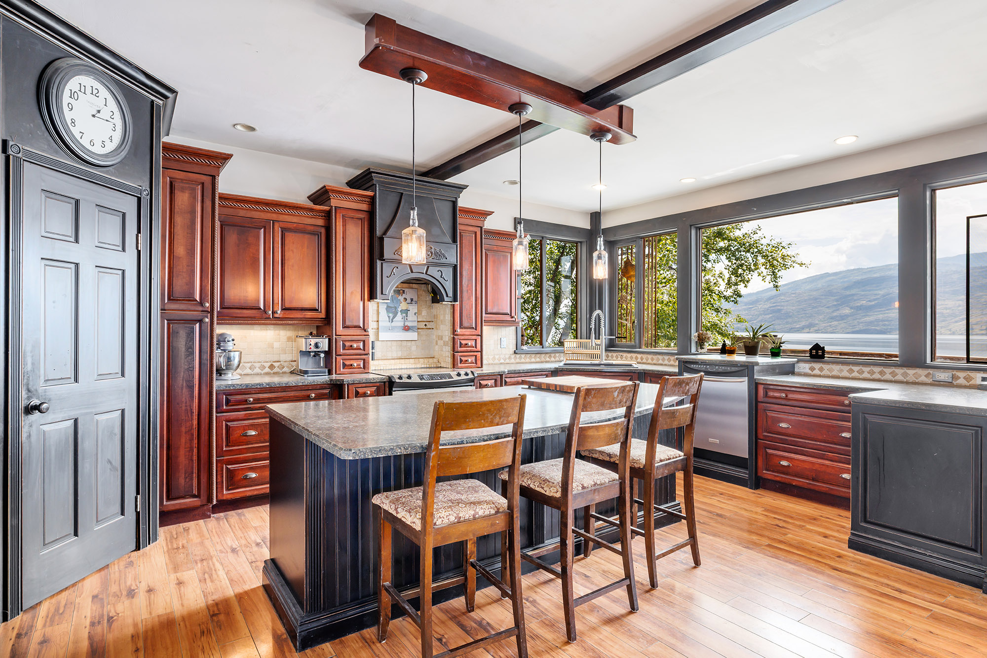 6261 Renfrew Road Peachland V0H 1X7