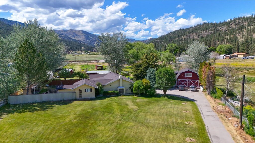 212 Carr Crescent Oliver V0H 1T5
