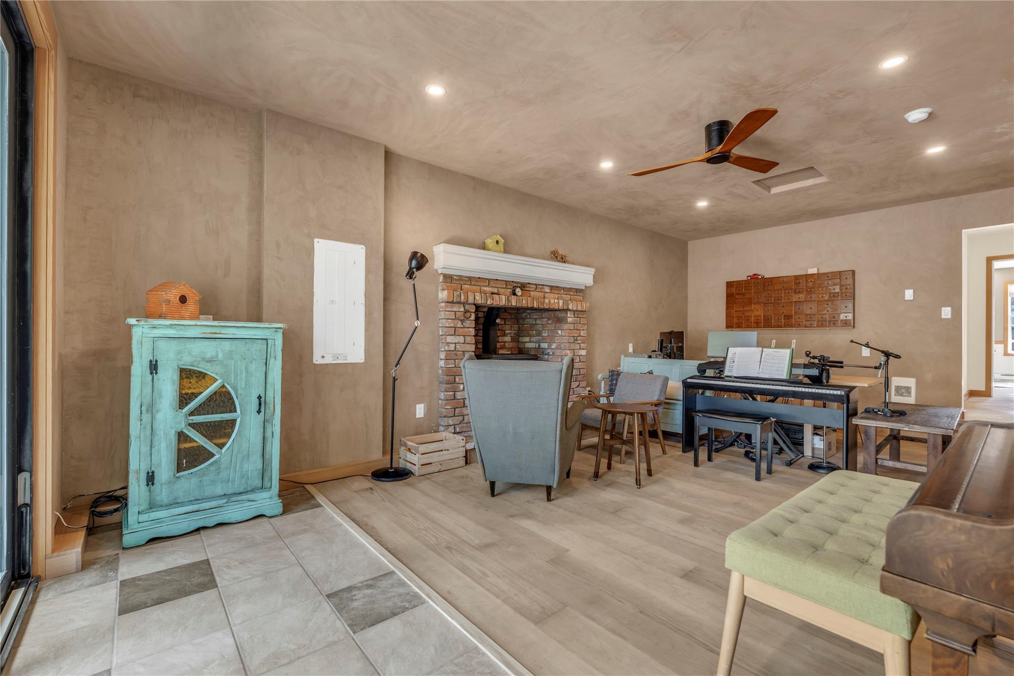 212 Carr Crescent Oliver V0H 1T5