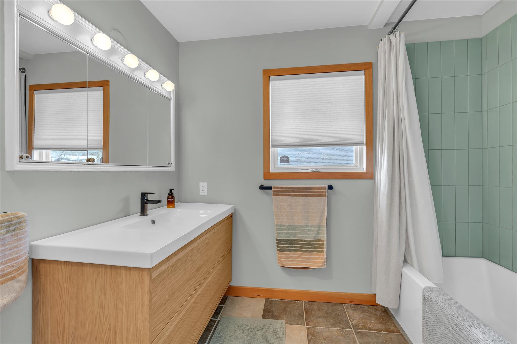 212 Carr Crescent Oliver V0H 1T5