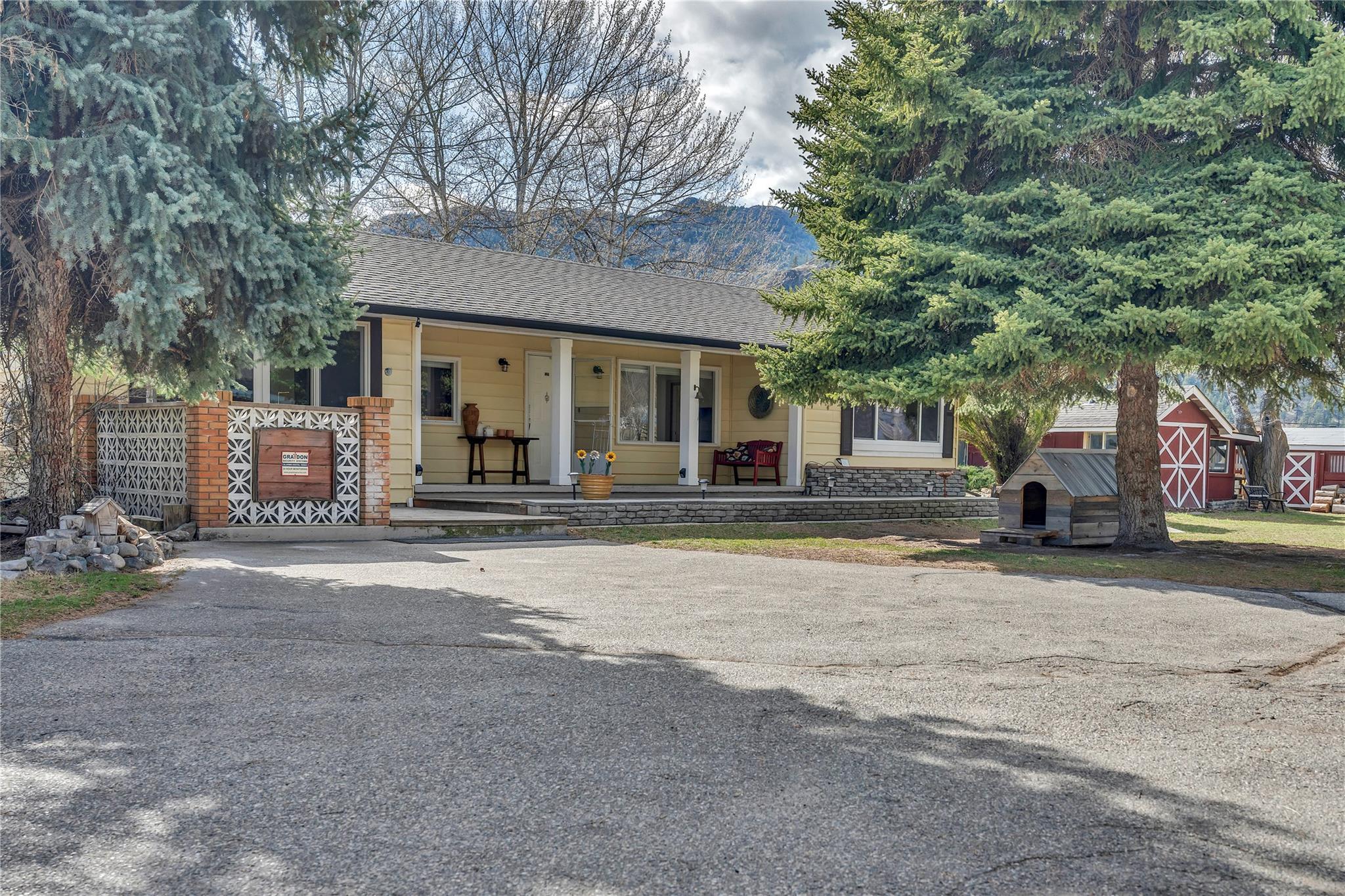 212 Carr Crescent Oliver V0H 1T5