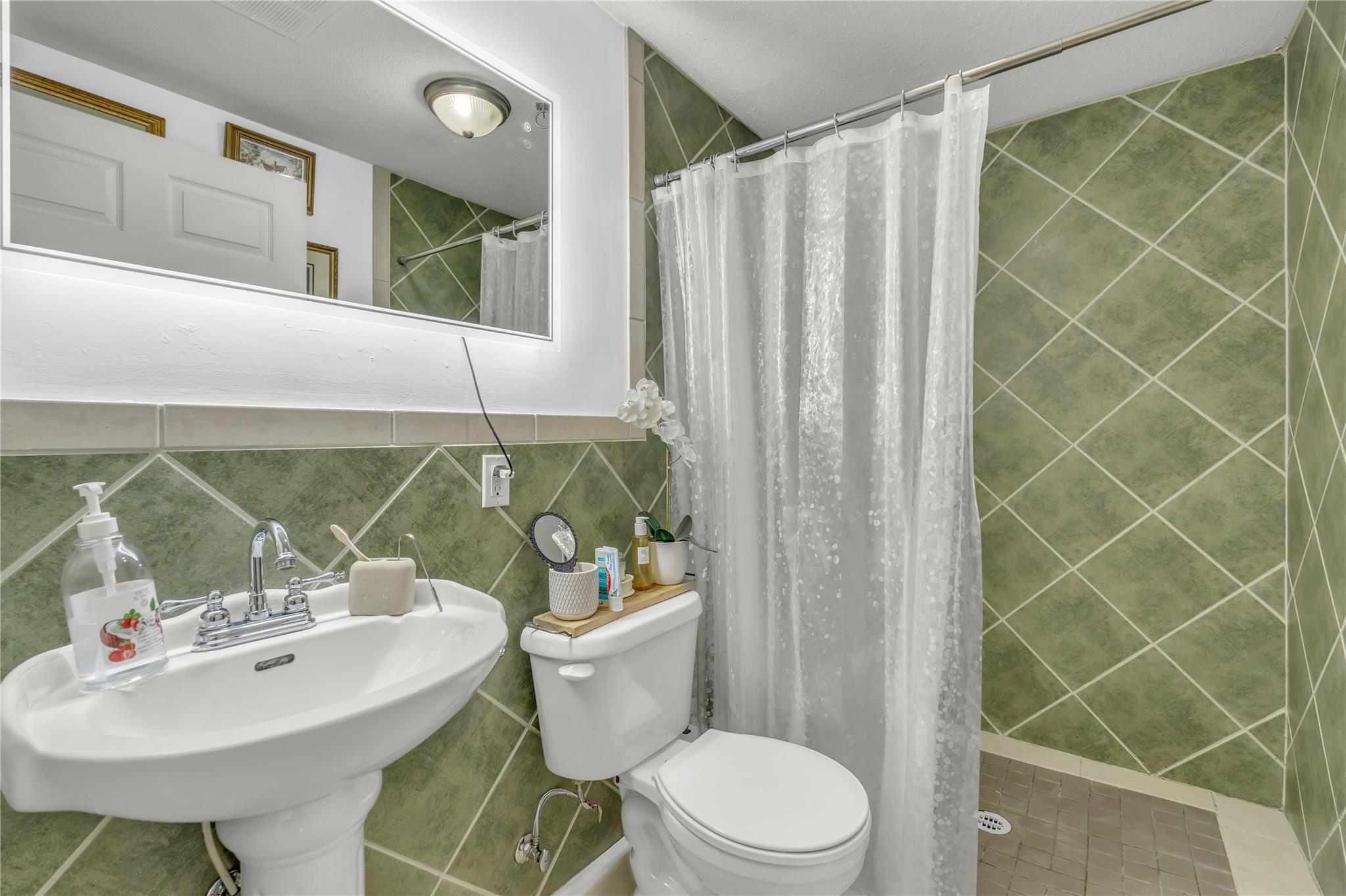 634 Latimer Street Penticton V2A 5R6