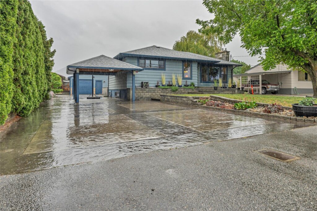 2301 Tait Street Summerland V0H 1Z4
