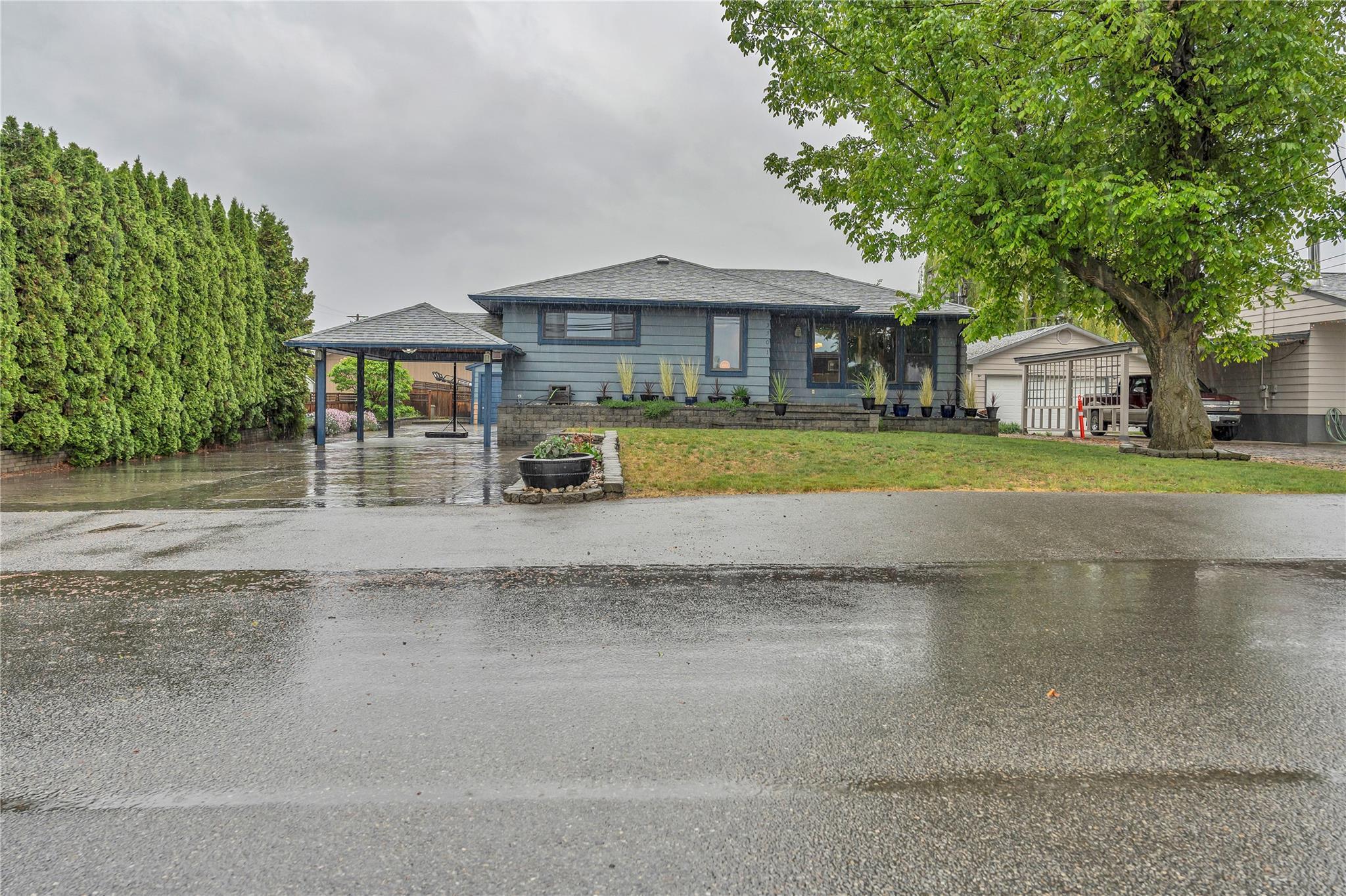 2301 Tait Street Summerland V0H 1Z4
