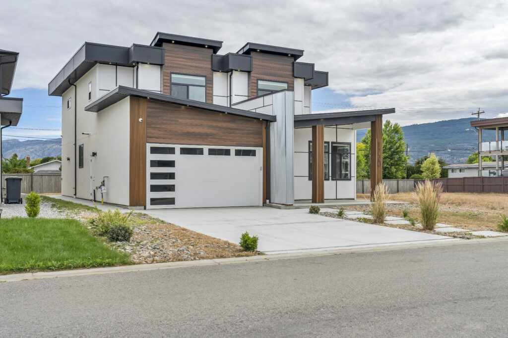 1720 Treffry Place Summerland V0H 1Z5