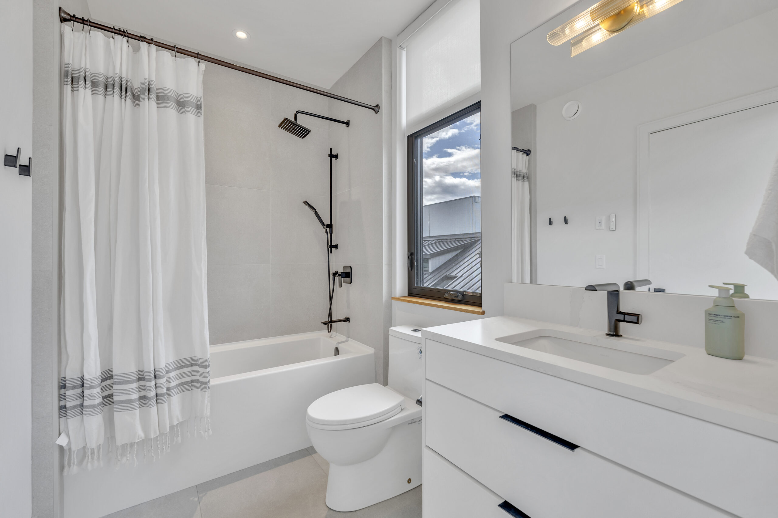 210 Anna Avenue Naramata V0H 1N1