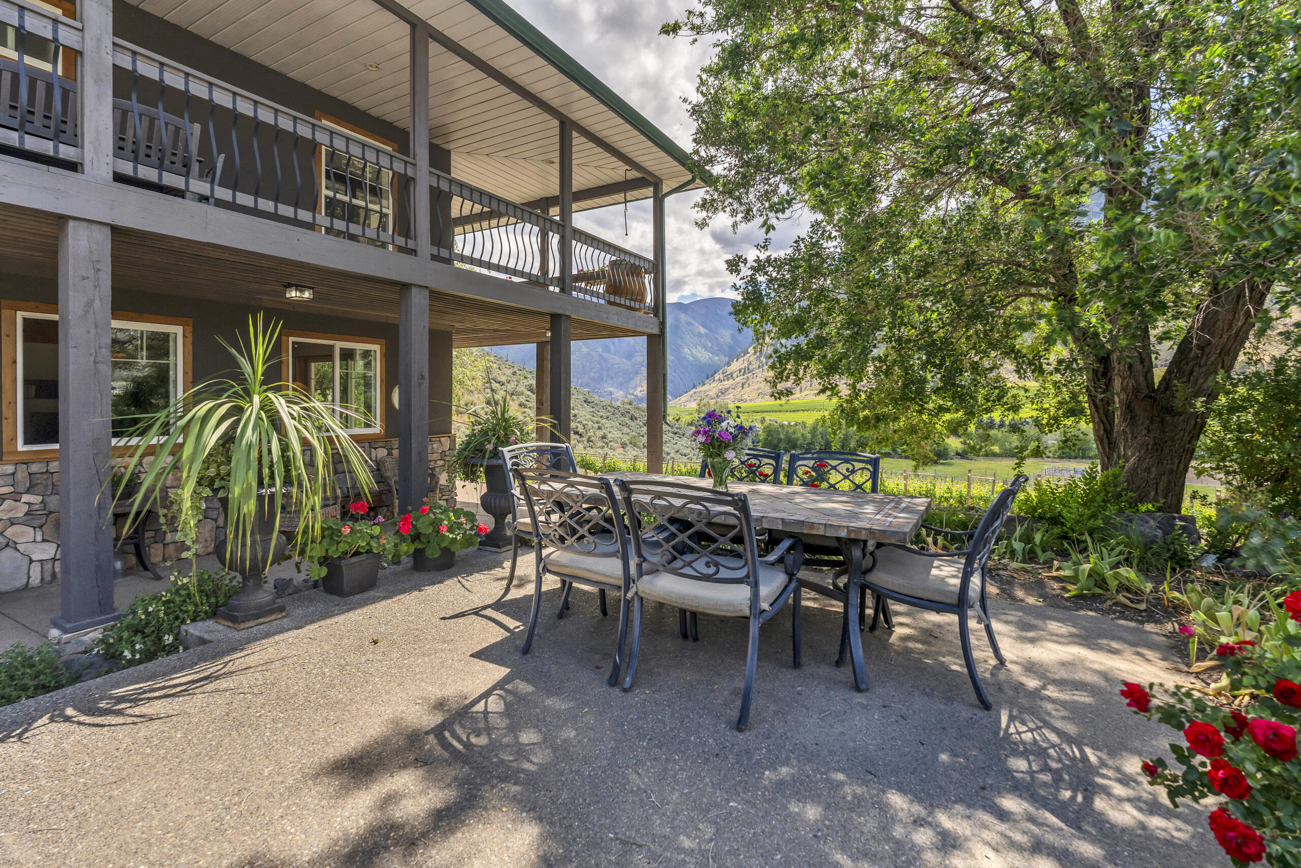 2795 Liddicoat Road Keremeos V0X 1N4