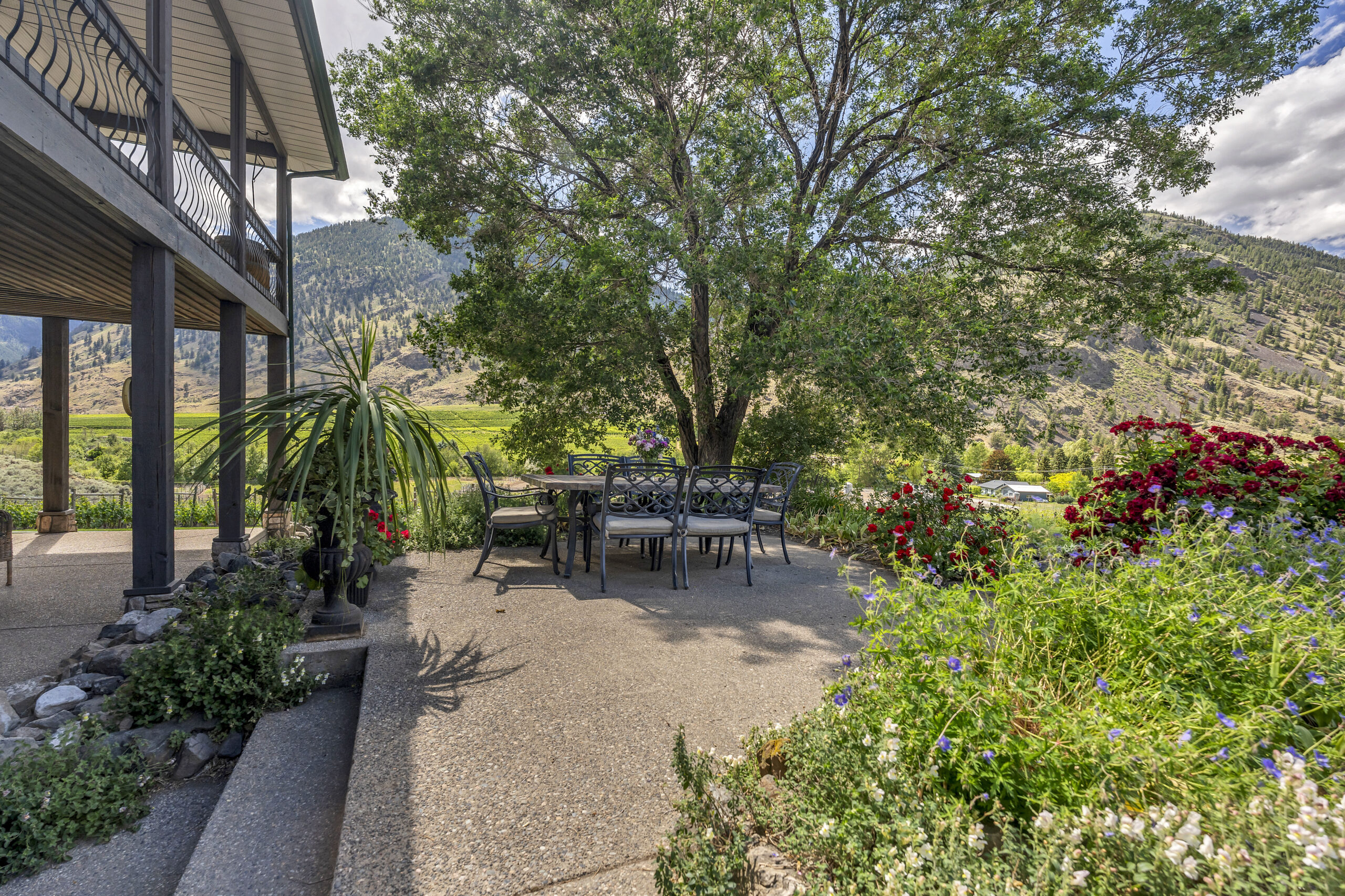 2795 Liddicoat Road Keremeos V0X 1N4
