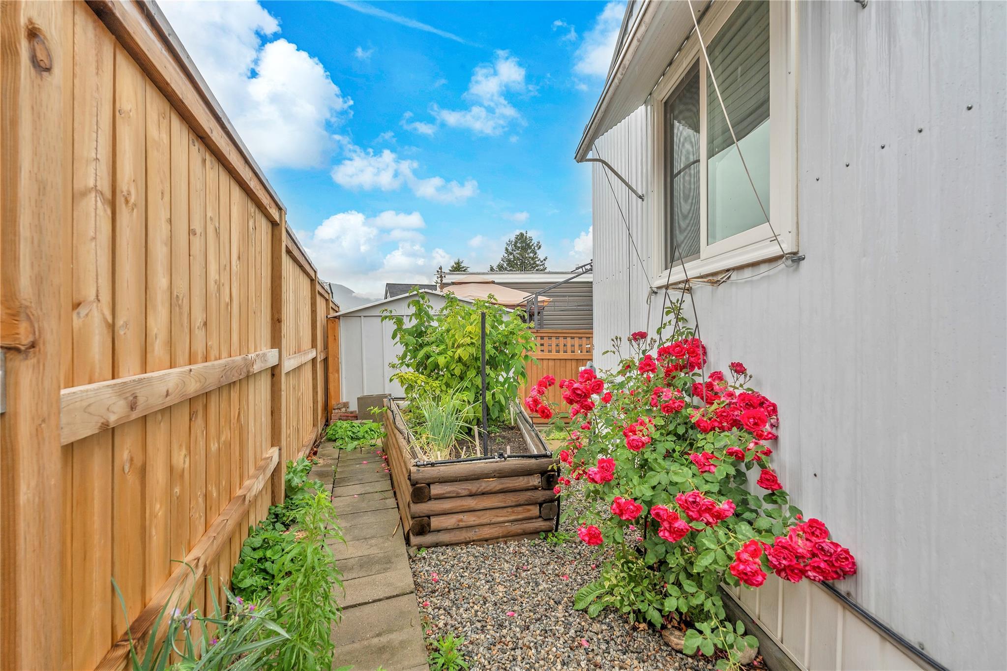 98 Okanagan Avenue 25 Penticton V2A 3J5