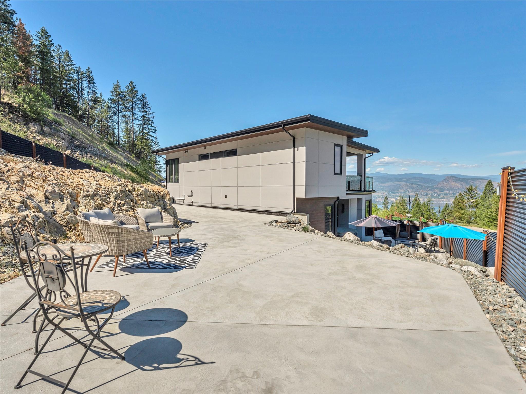 3060 Outlook Way Naramata V0H 1N1