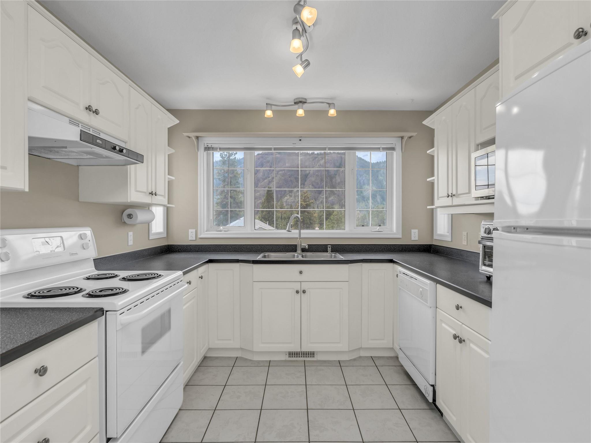 1357 Peachcliff Place Okanagan Falls V0H 1R1