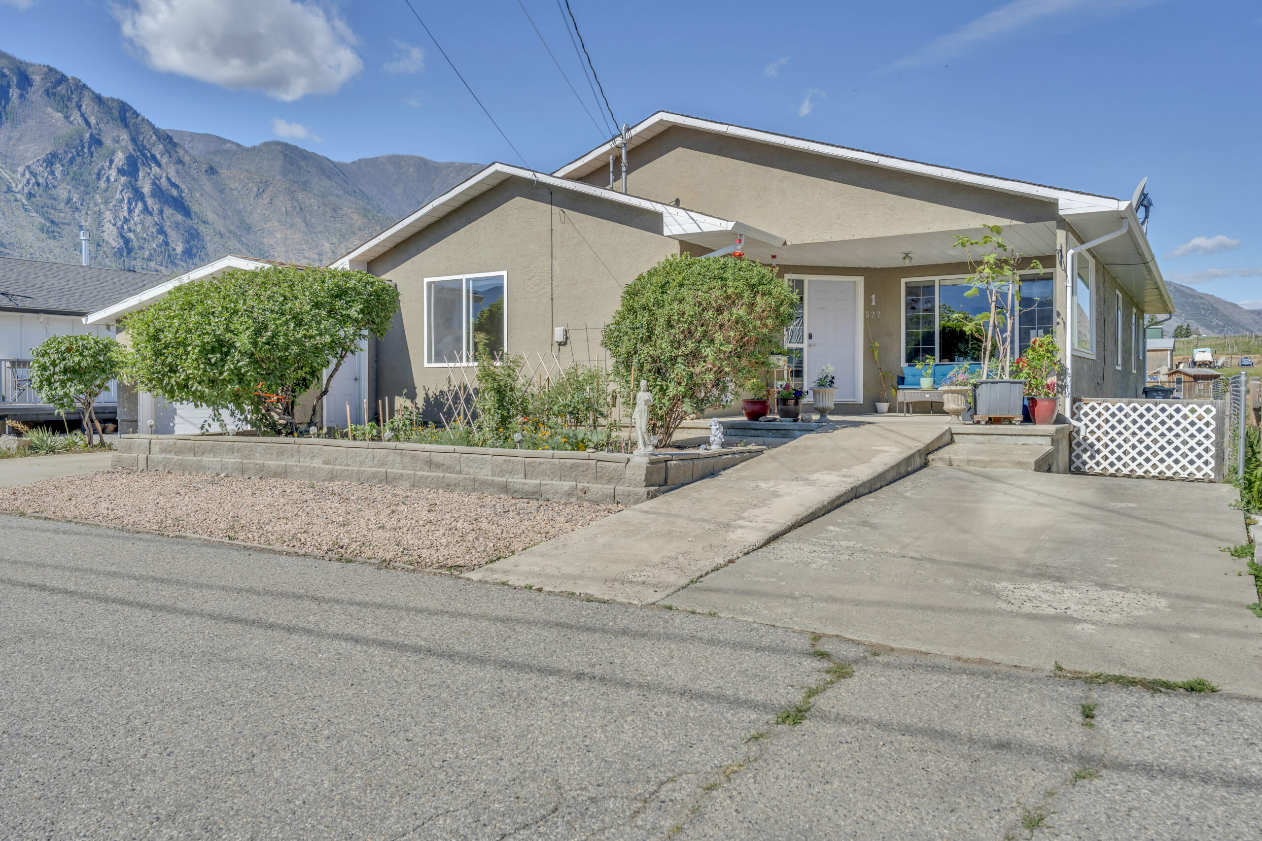 522 Vansanten Road Unit# 1
