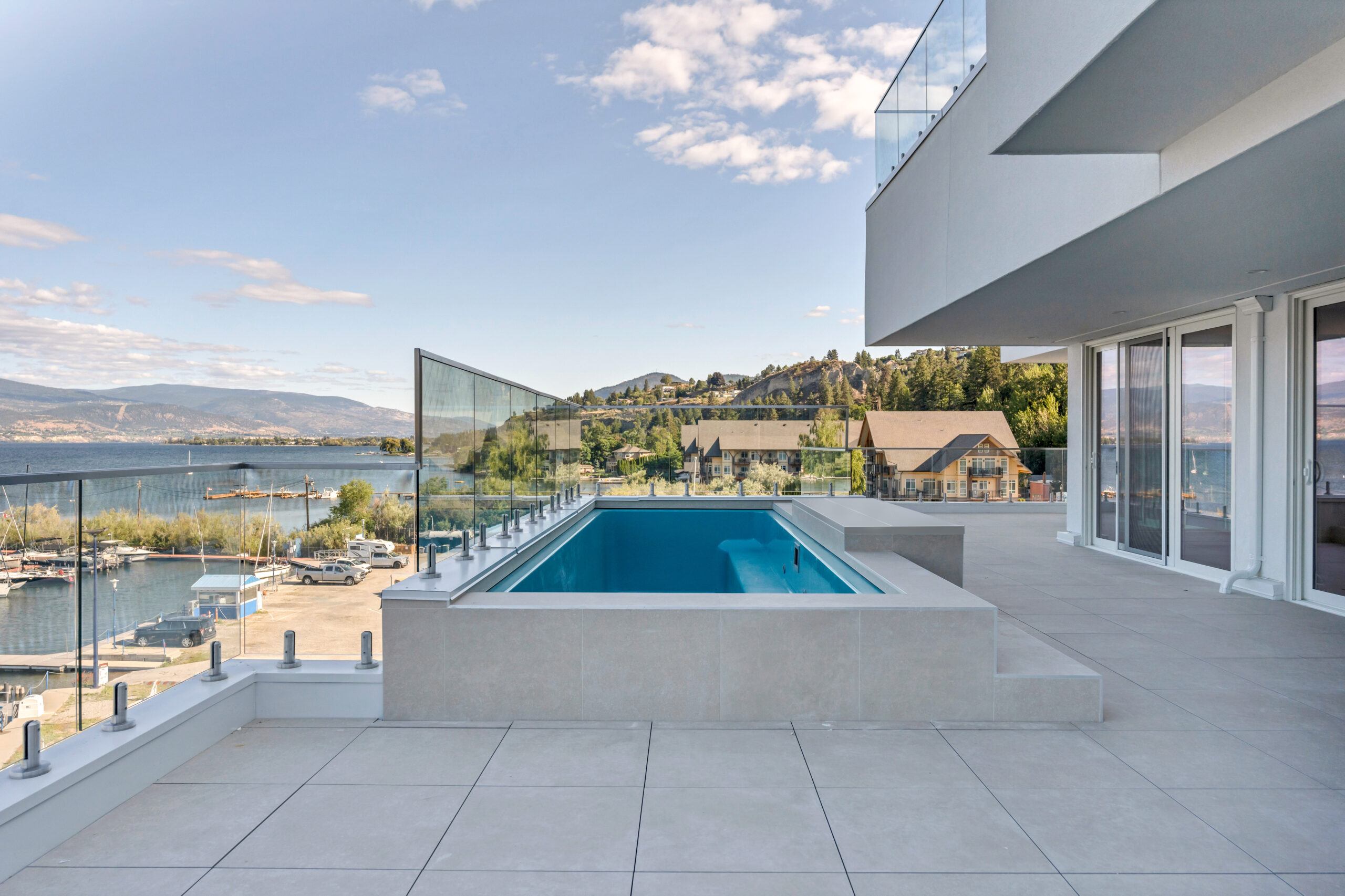 13415 Lakeshore Drive S 401 Summerland V0H 1Z1