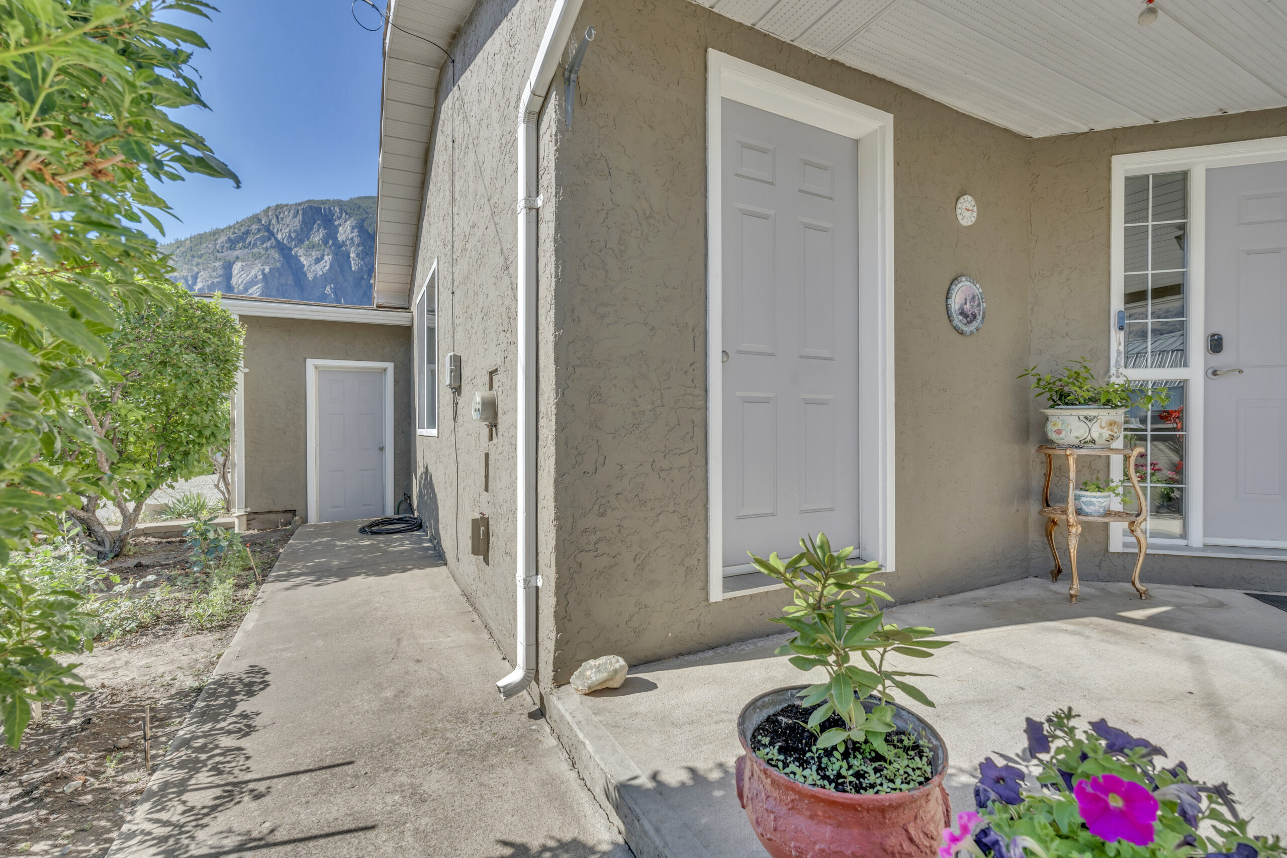 522 Vansanten Road 1 Keremeos V0H 1N5