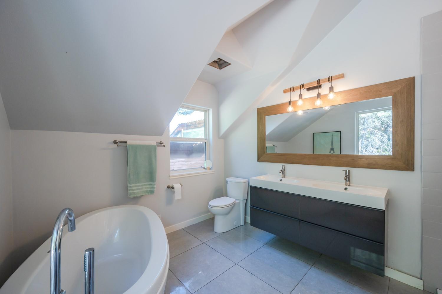 842 Grand Oro Road Kaleden V0H 1K0