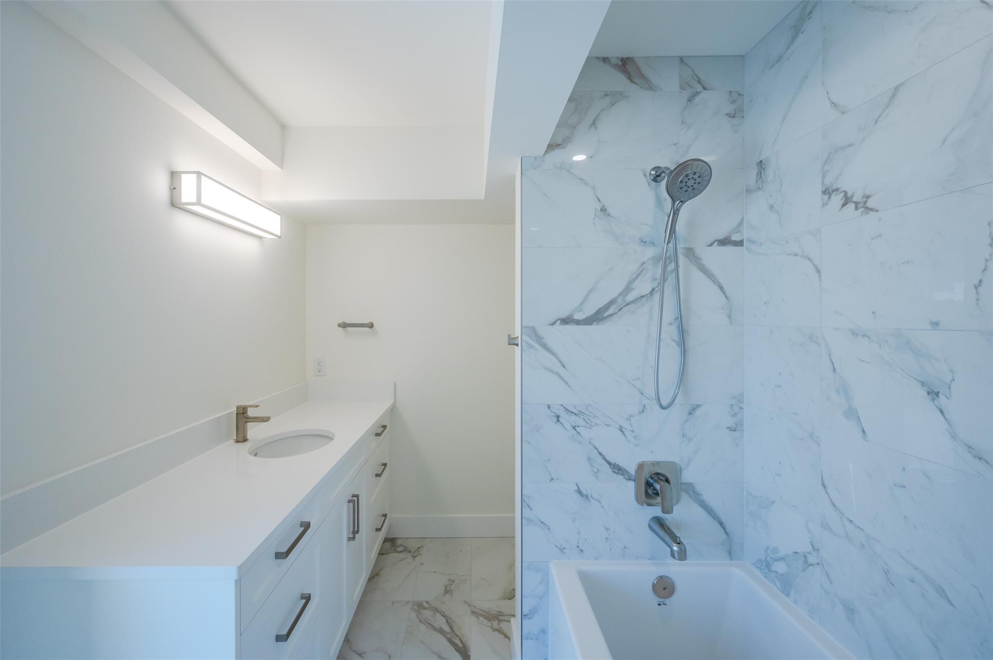 578 Lakeshore Drive 203 Penticton V2A 1B9