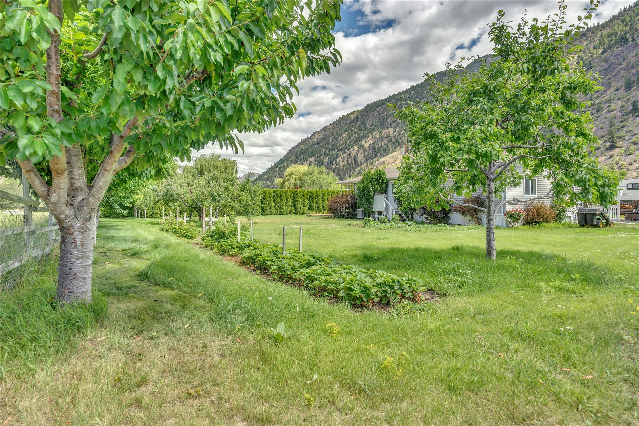 1526 Main Street N Olalla V0X 1N6