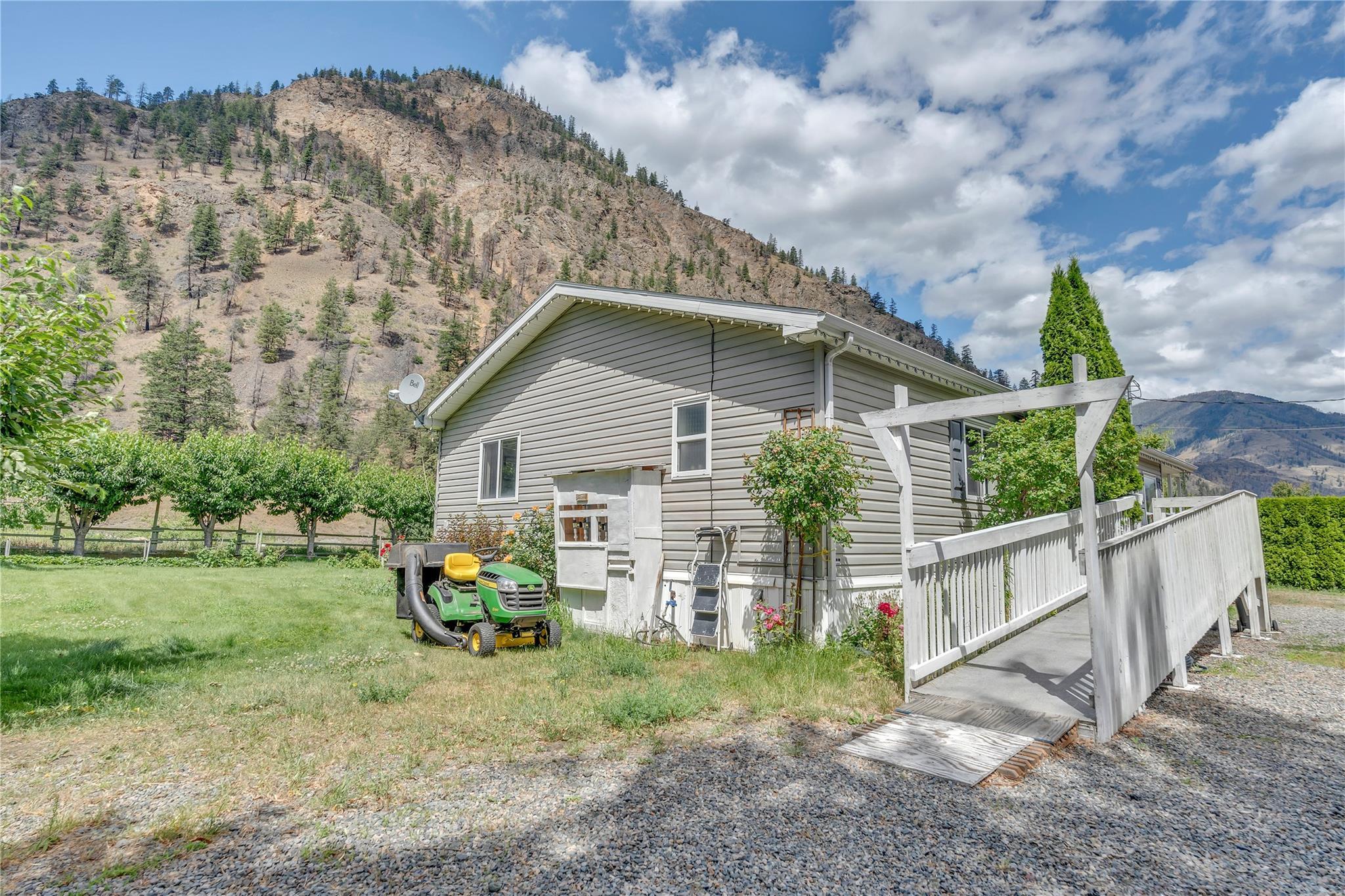 1526 Main Street N Olalla V0X 1N6