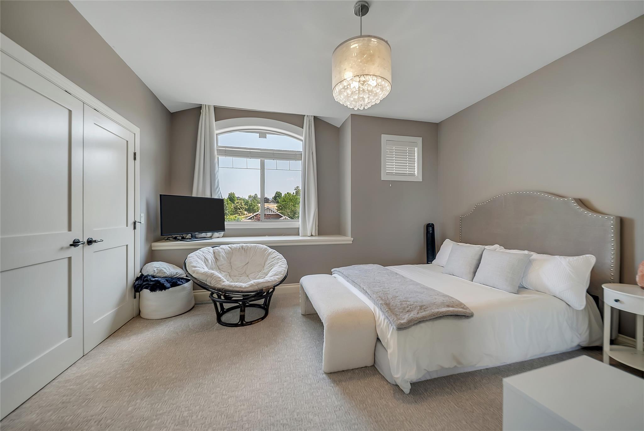 336 Quilchena Drive Kelowna V1W 4Y9