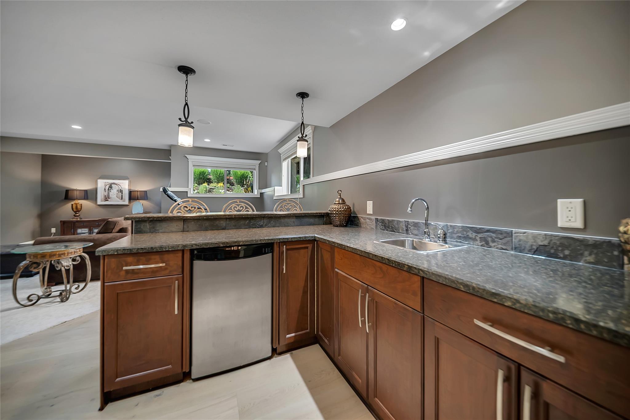 336 Quilchena Drive Kelowna V1W 4Y9