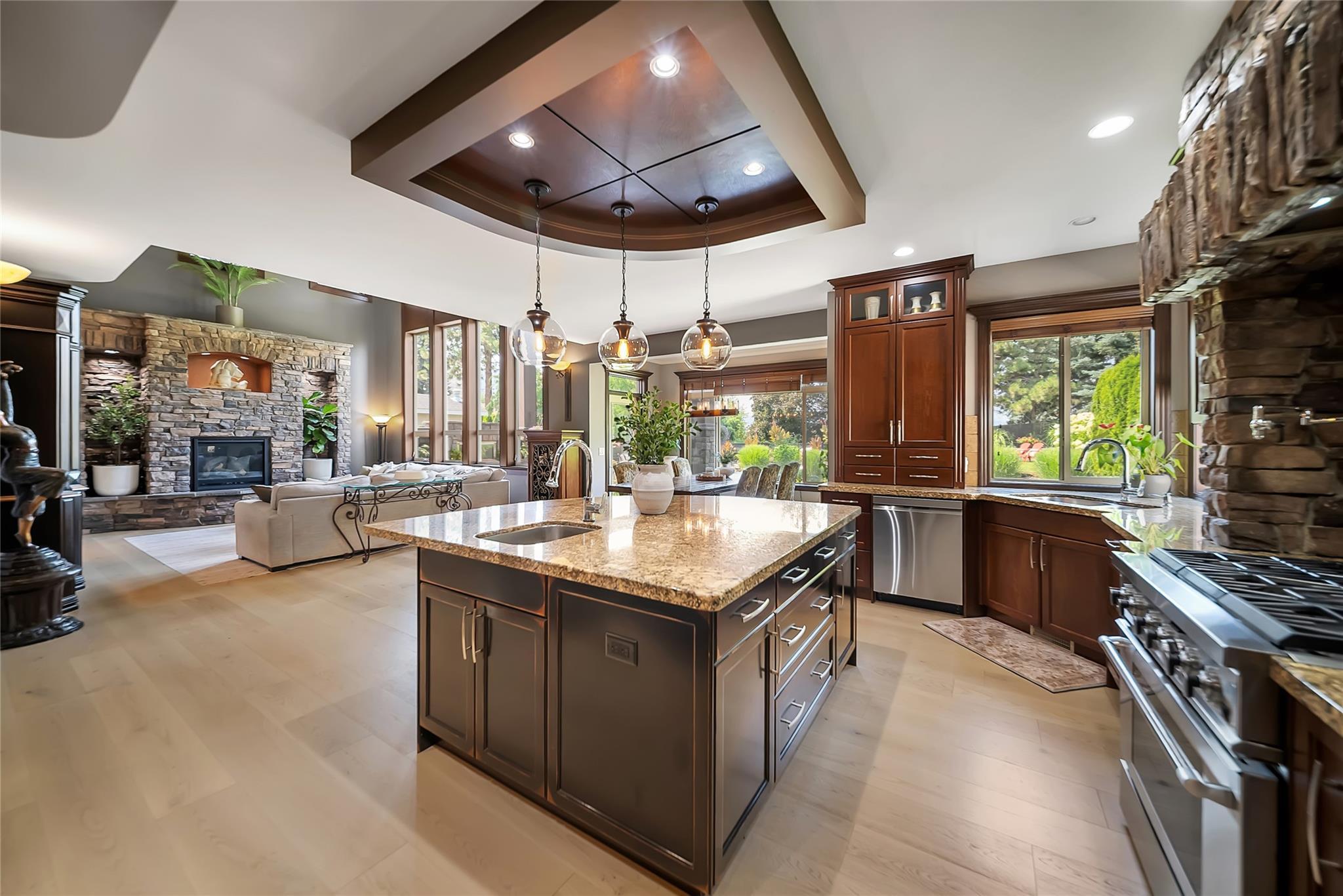 336 Quilchena Drive Kelowna V1W 4Y9