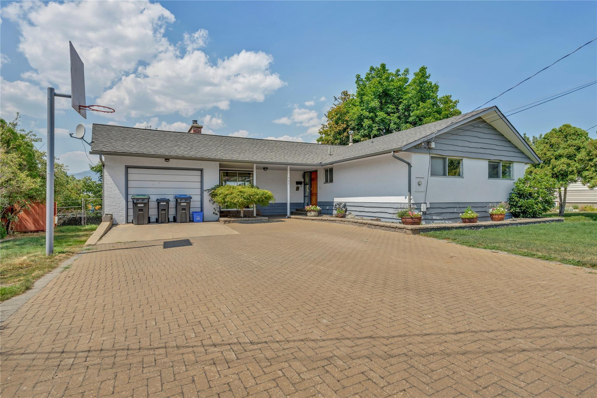 707 Ross Avenue Penticton V2A 3A5