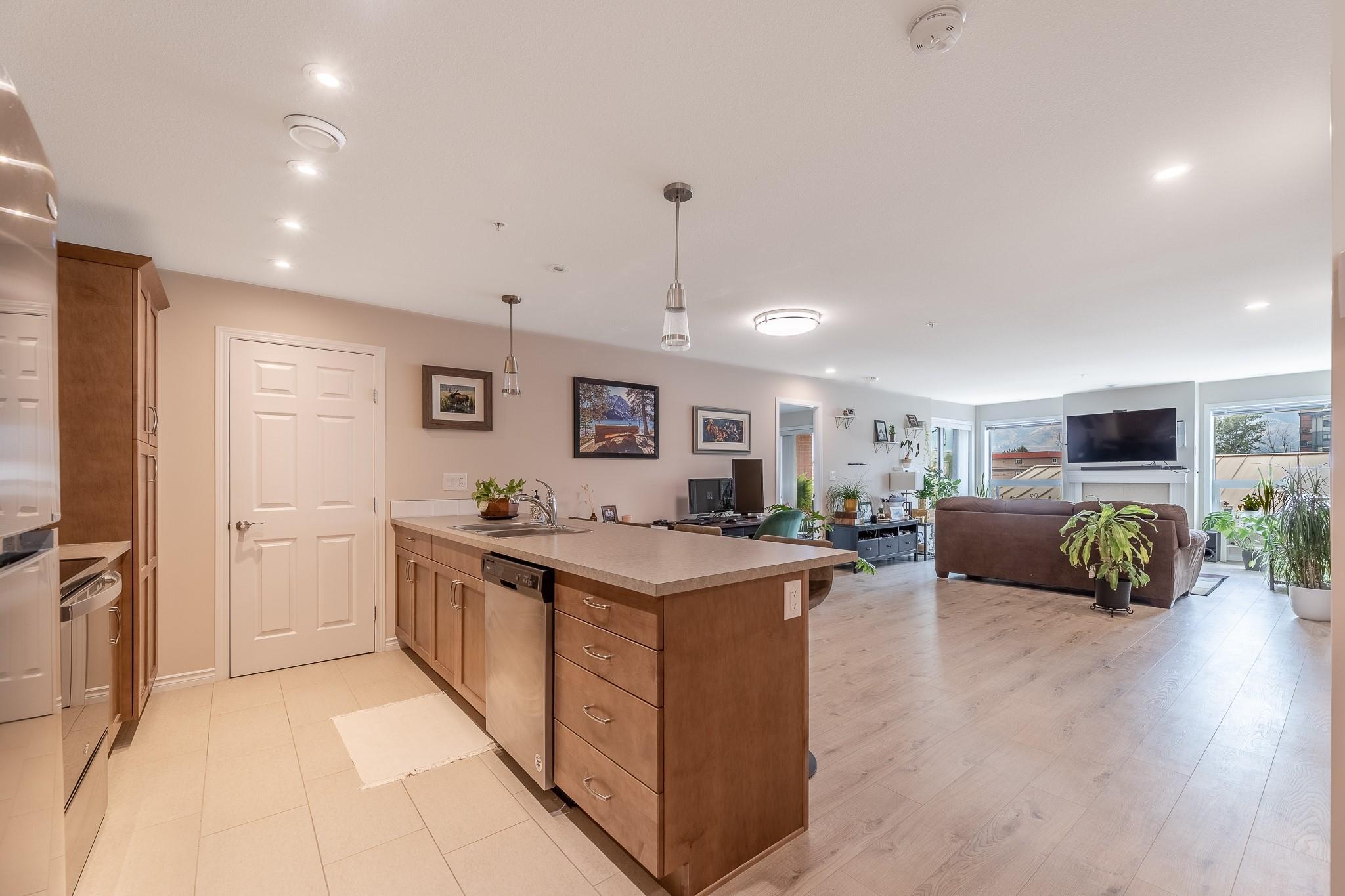 3346 Skaha Lake Road 304 Penticton V2A 6G4