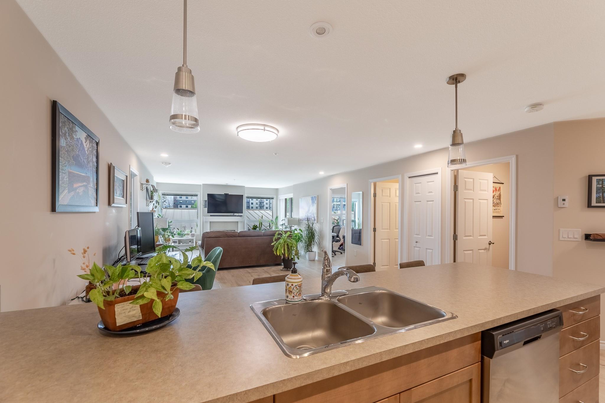 3346 Skaha Lake Road 304 Penticton V2A 6G4