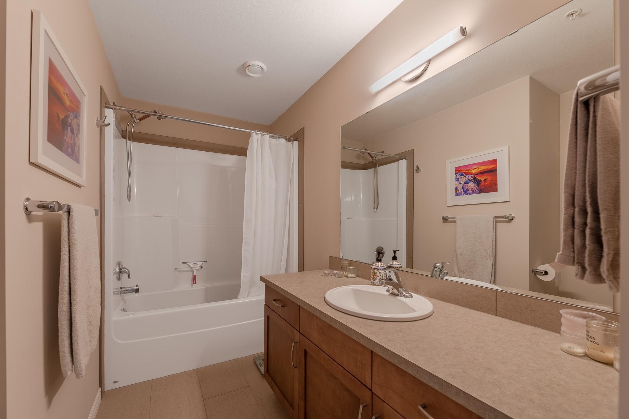 3346 Skaha Lake Road 304 Penticton V2A 6G4