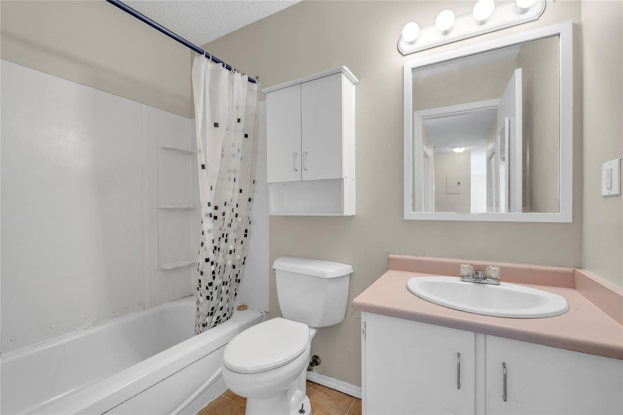 198 Roy Avenue 208 Penticton V2A 3M9