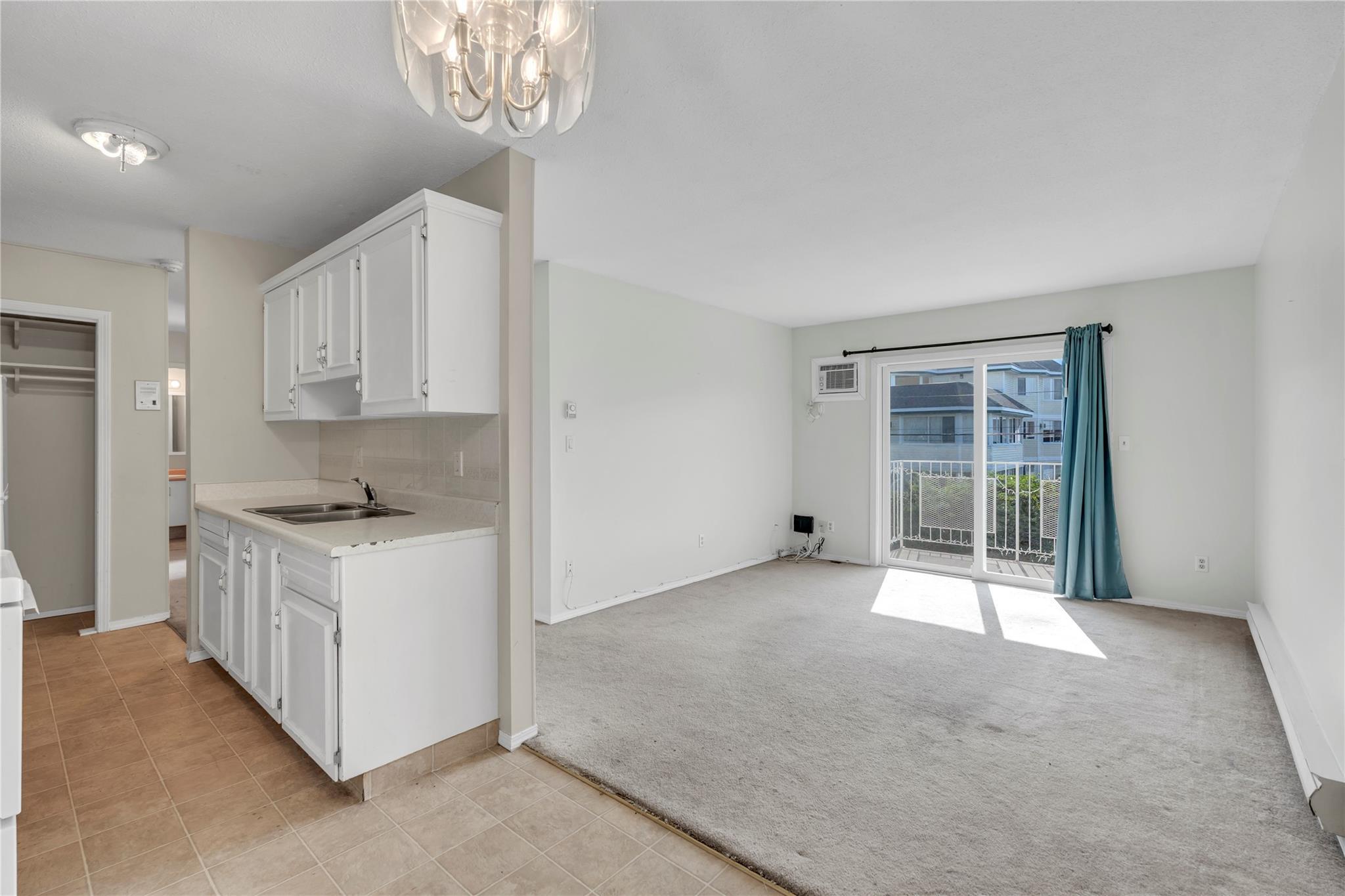 198 Roy Avenue 208 Penticton V2A 3M9