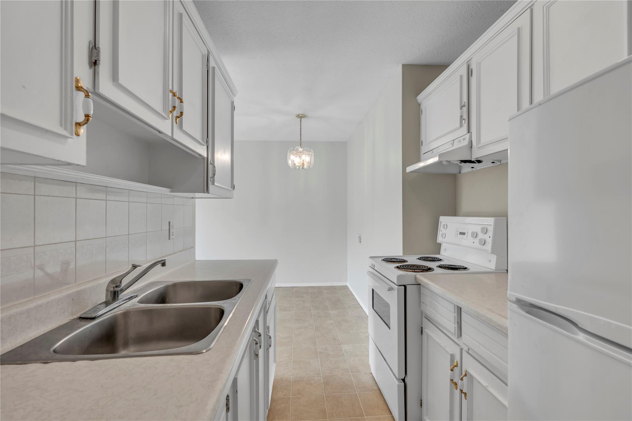 198 Roy Avenue 208 Penticton V2A 3M9