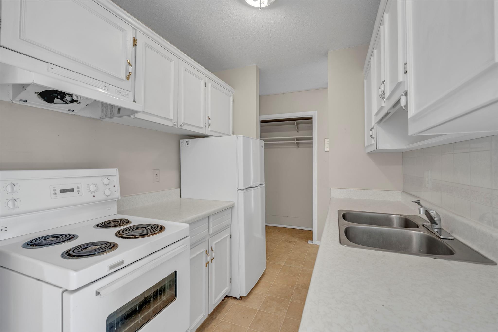 198 Roy Avenue 208 Penticton V2A 3M9