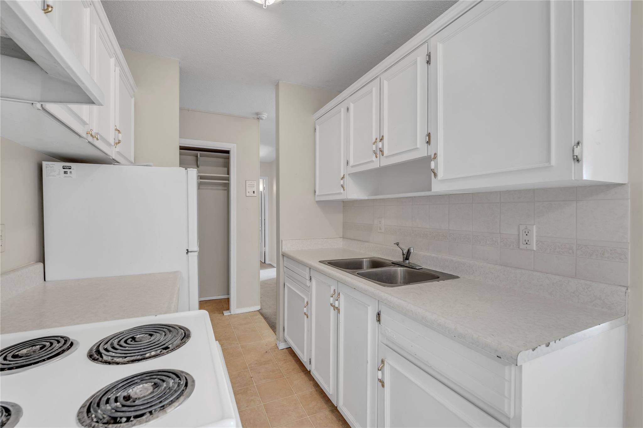 198 Roy Avenue 208 Penticton V2A 3M9
