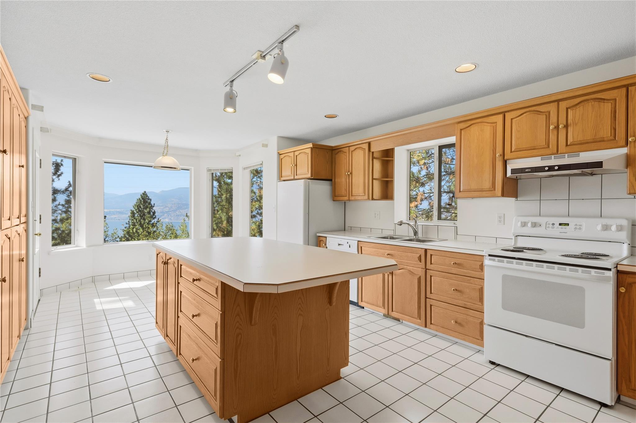 1970 Sutherland Road Penticton V2A 8T8
